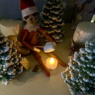 elf on the shelf candle