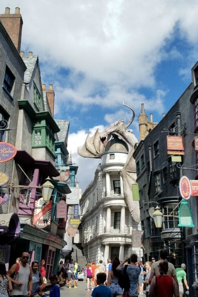 The-Wizarding-World-of-Harry-Potter—Daigon-Alley