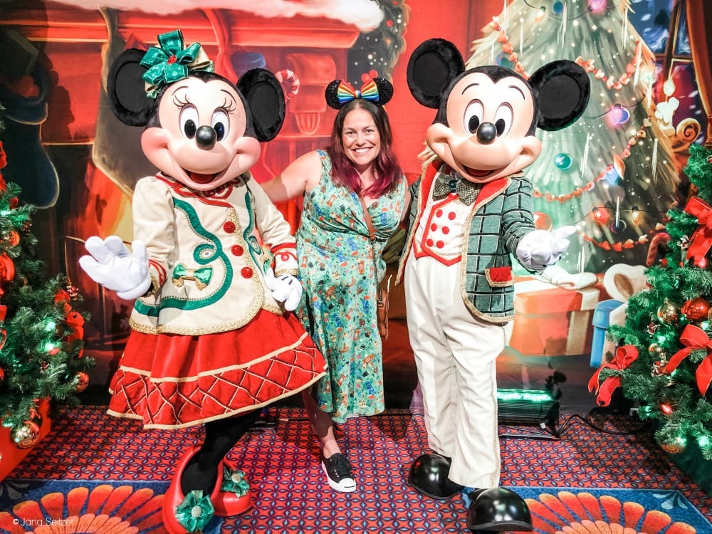 disney holiday minnie and mickey 2019