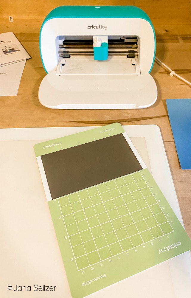 cricut joy smart vinyl on mat