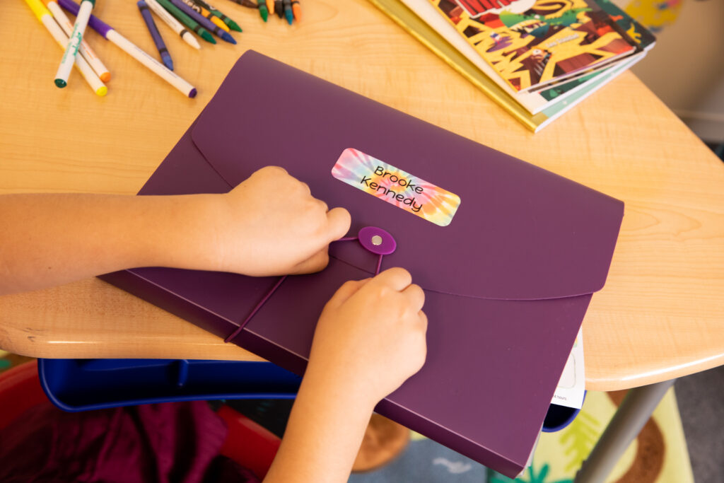10 Back-to-School Organization Tips name bubbles on a folder