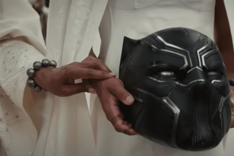 shuri carry tchalla mask